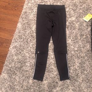 Black Athleta cropped leggings